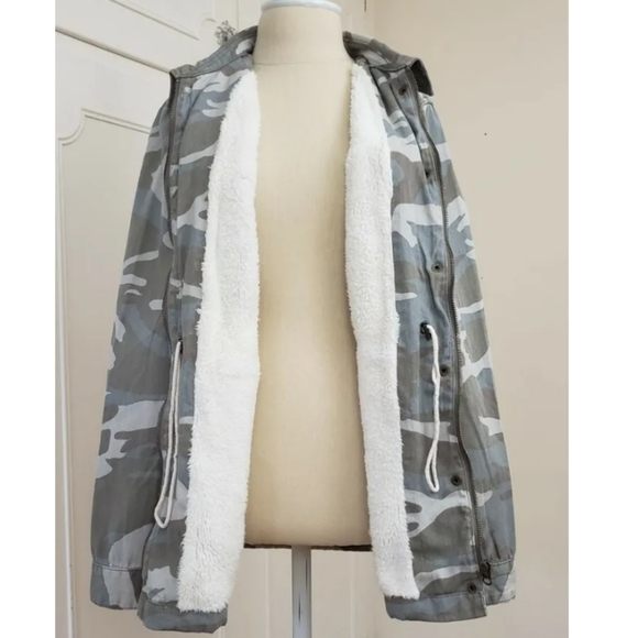 NWT Mia & Tess Light Green & Gray Camo Zip-Up Jacket Women's Small Sherpa Lining - Picture 4 of 7